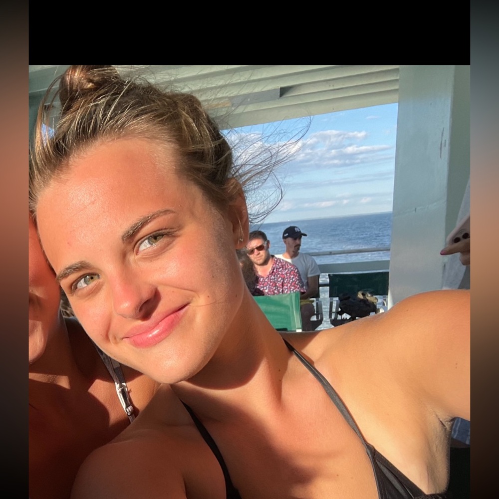 Meet your Posher, Olivia